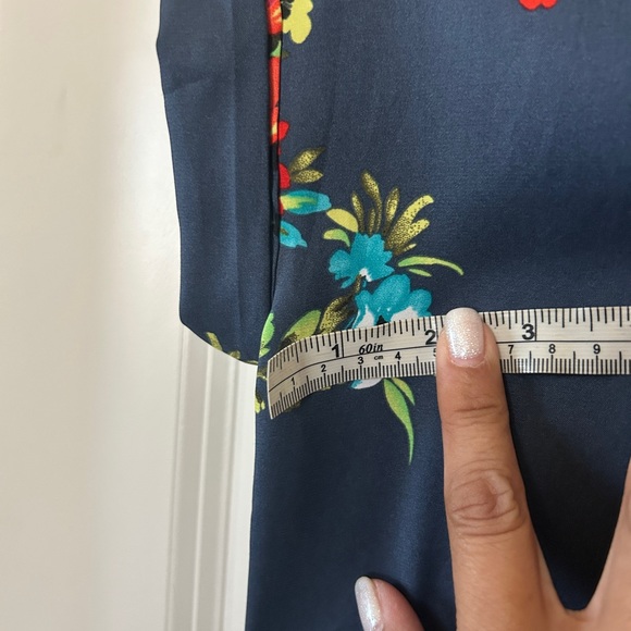 Express vintage Dark Floral V-Neck Blouse from the early 2000s - Picture 4 of 11